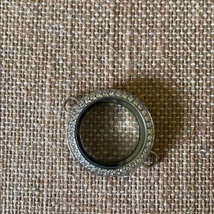 Medium Twist locket with crystals